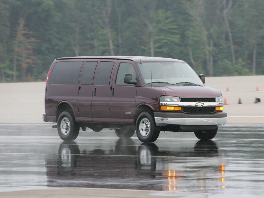  Chevrolet Express 2002 года  (фото 13 из 16)